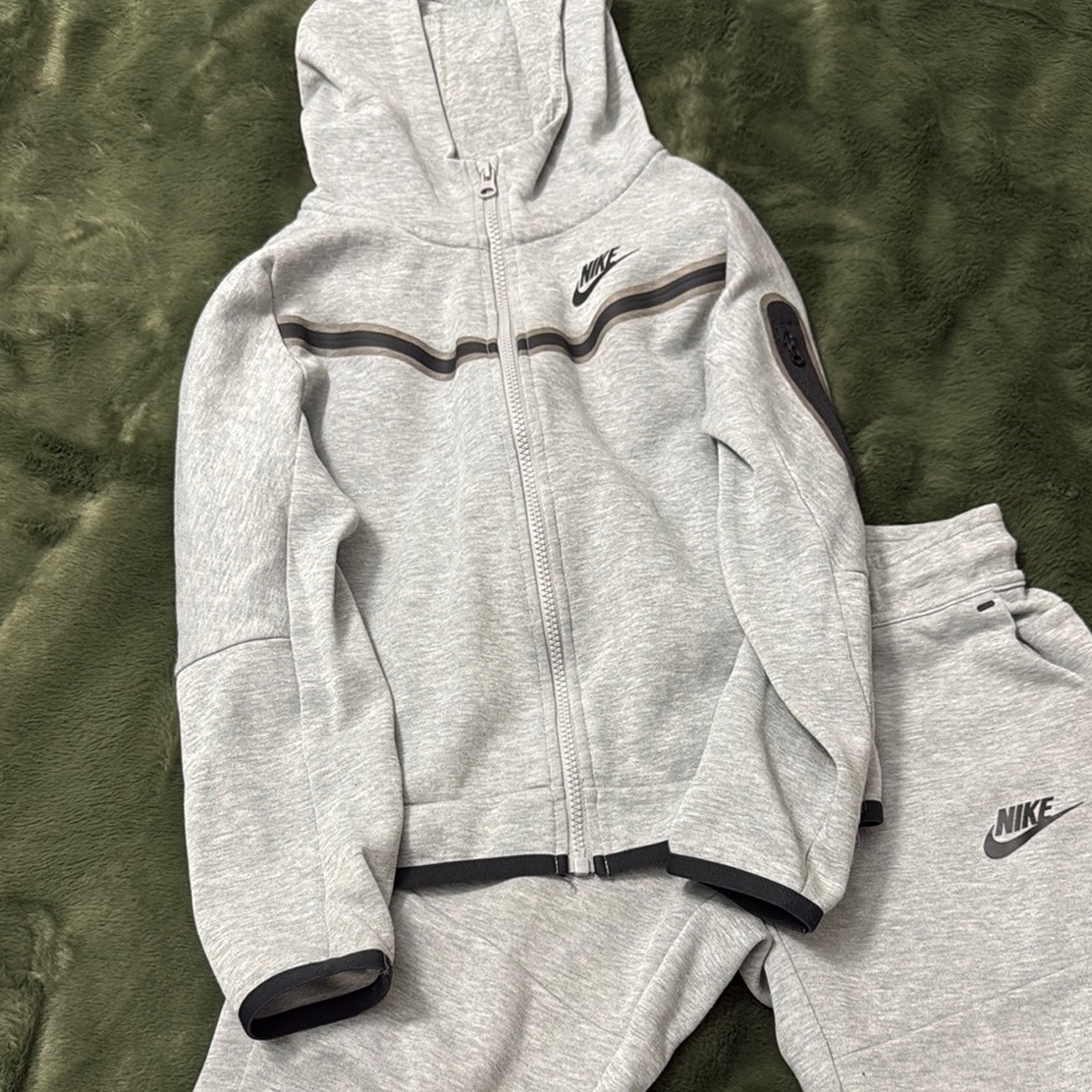 Nike Light Gray Full-Zip Hooded Jacket